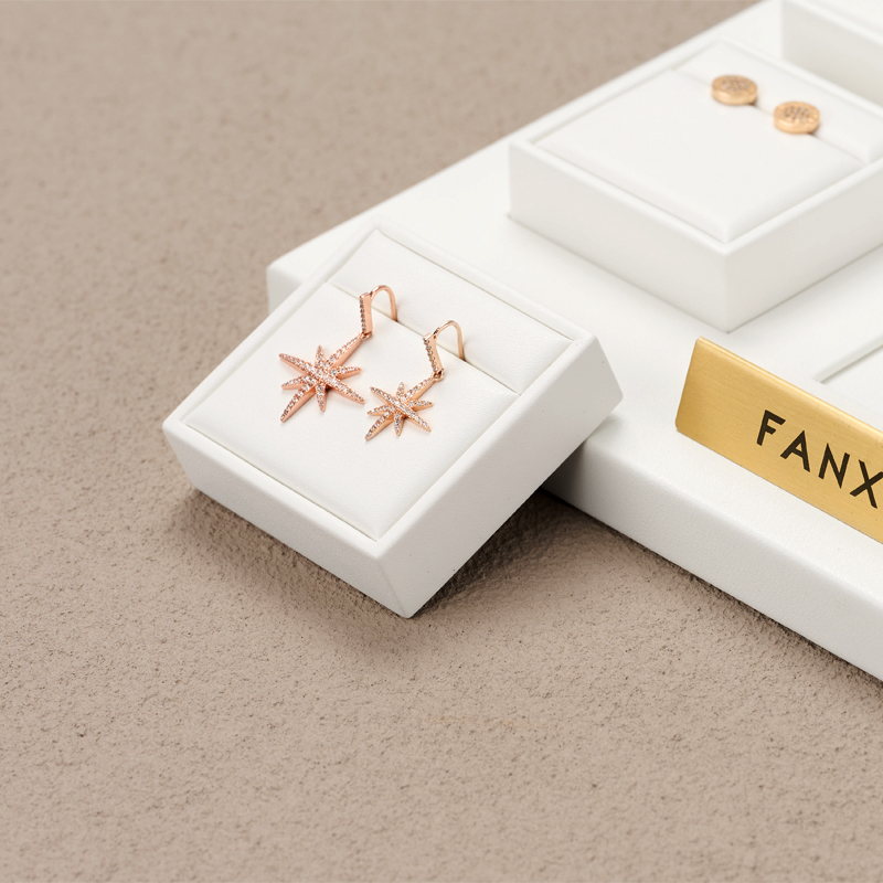 New Arrival high end jewelry Display sets with white pu leather for ring necklace Jewelry Window Display Sets