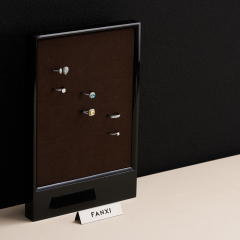 New Arrival Wood Materials Free to Exhibit Jewelry Dsiplay Ring Stand with Brown inside Color