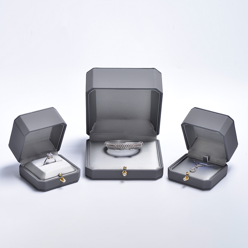 Luxury PU Leather LED Jewelry Box with Custom Logo Ring Box