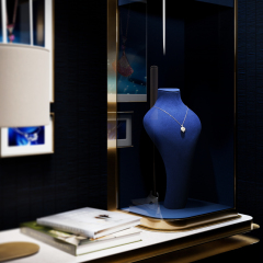 RX088-97 Original High Luxury Jewelry Pendant Portrait Display Stand Window Jewelry Display Props