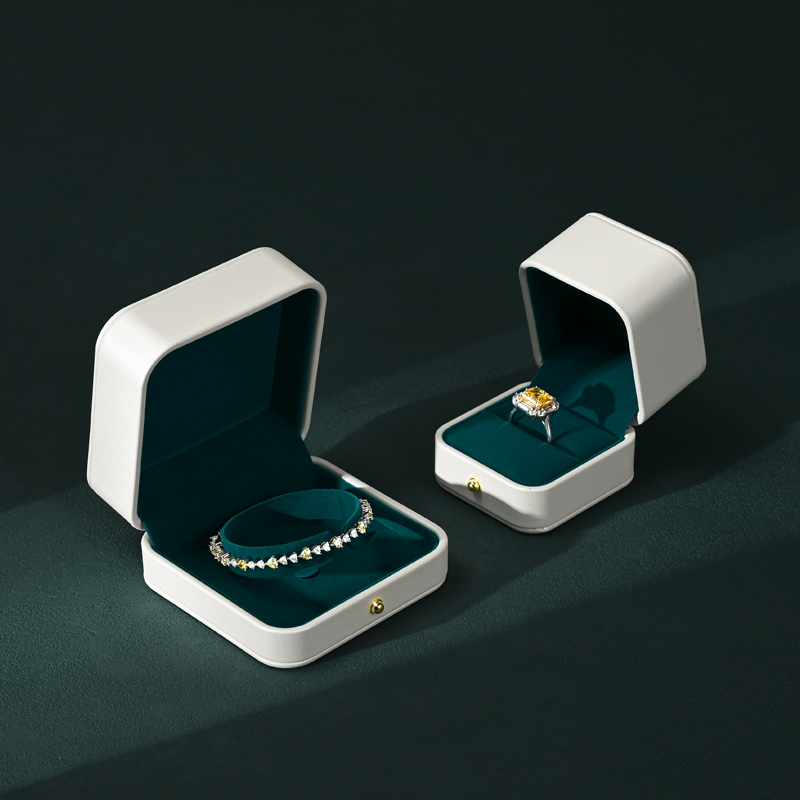 H168 High Repurchasing Rate Ring Boxes Velvet Inside Jewellery Packaging Box PU Leather White Jewelry Box