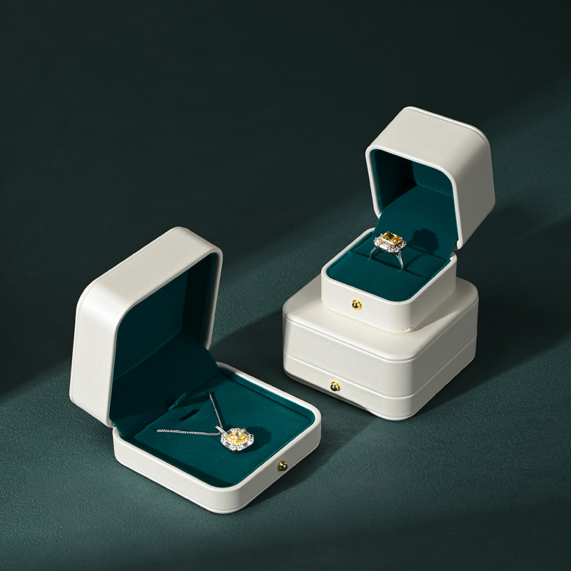 H168 High Repurchasing Rate Ring Boxes Velvet Inside Jewellery Packaging Box PU Leather White Jewelry Box