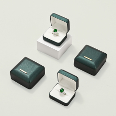 H135 Custom Logo Green Pu Leather Flannel Inside Jewelry Box for Pendant Ring Bracelet