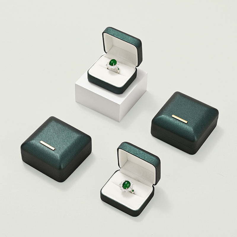 H135 Custom Logo Green Pu Leather Flannel Inside Jewelry Box for Pendant Ring Bracelet