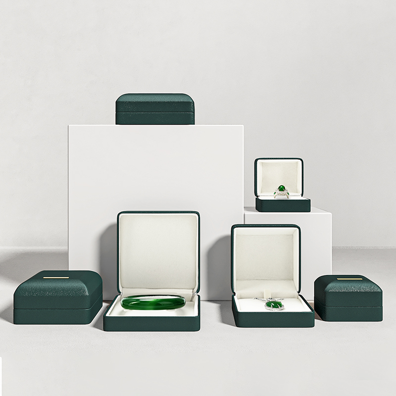 H135 Custom Logo Green Pu Leather Flannel Inside Jewelry Box for Pendant Ring Bracelet