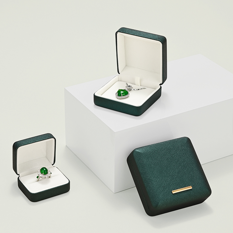 H135 Custom Logo Green Pu Leather Flannel Inside Jewelry Box for Pendant Ring Bracelet