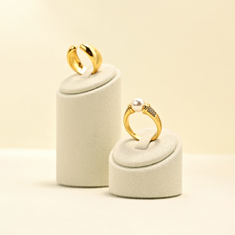 J007 Custom Beige Jewelry Display Ring Stand Microfiber Counter Window Props Jewellery Packaging Ring Display