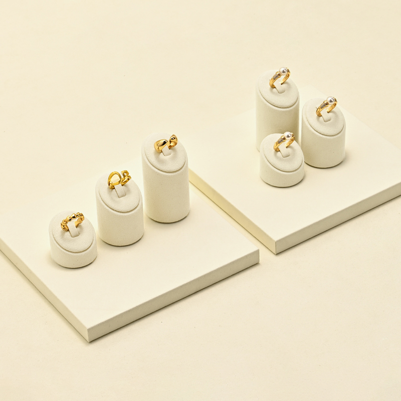 J007 Custom Beige Jewelry Display Ring Stand Microfiber Counter Window Props Jewellery Packaging Ring Display