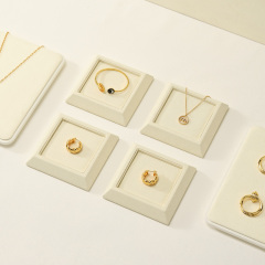 J010 Custom Beige Sackcloth Microfiber Necklace Pendant Rings Jewellery Display Trays