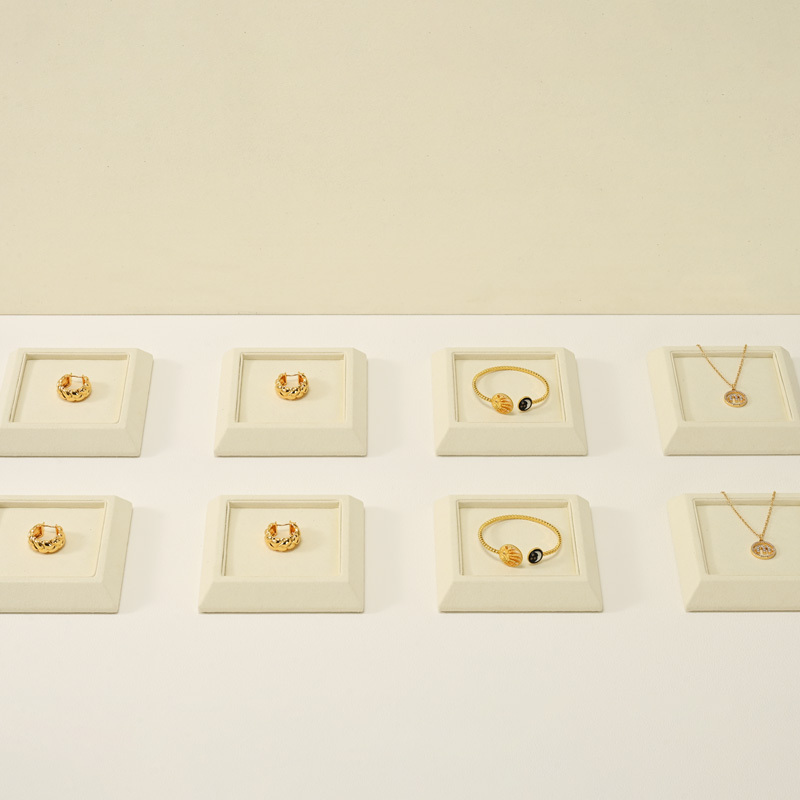 J010 Custom Beige Sackcloth Microfiber Necklace Pendant Rings Jewellery Display Trays