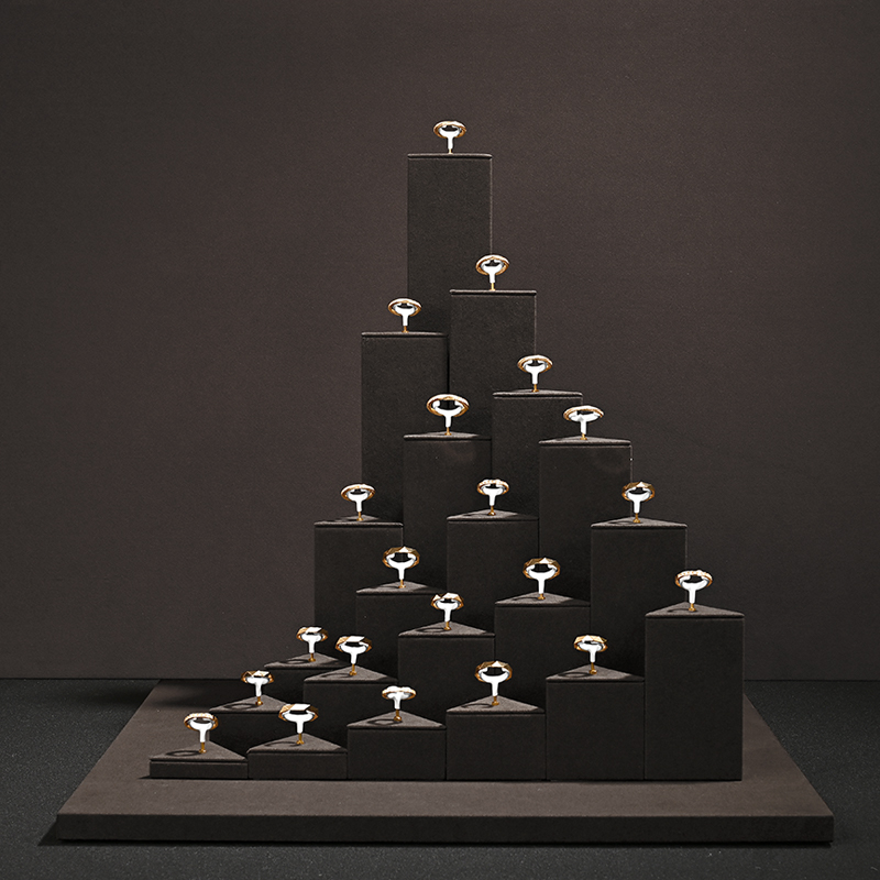 TT450 Ring Display Window Jewellery Display Props Luxury Bracelet Jewelry Display Stand