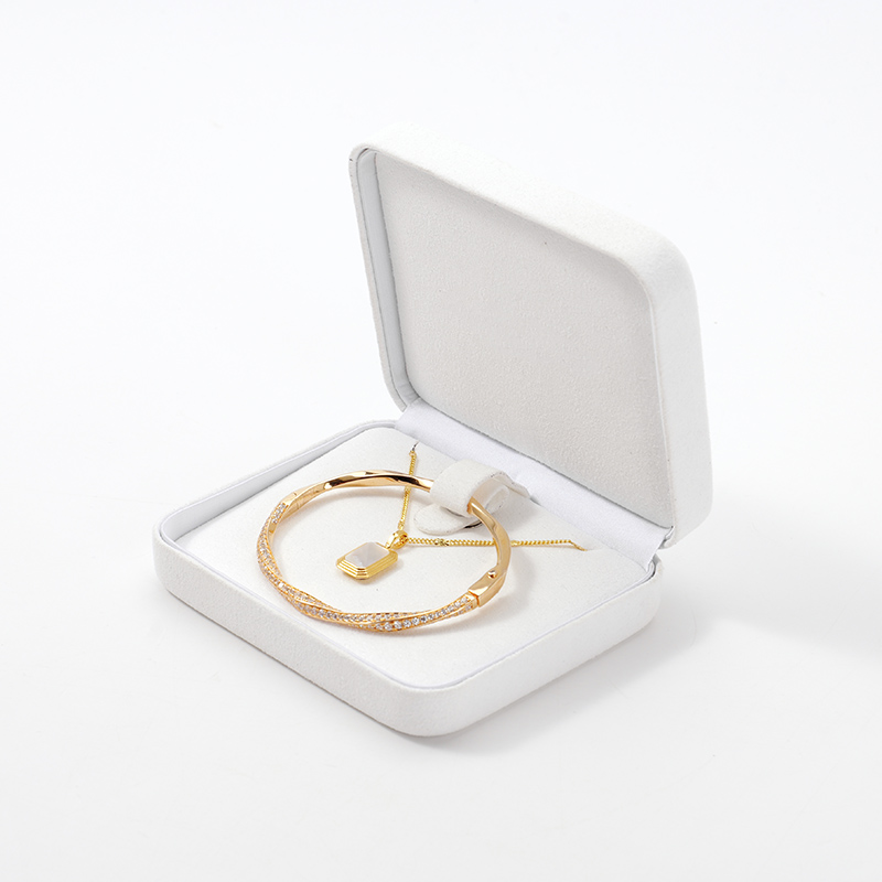 Custom logo White Leather Jewelry Box Ring Necklace Pendant Jewelry Packaging Box Fancy Paper Jewelry Box