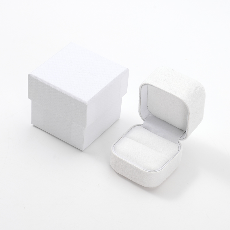 Custom logo White Leather Jewelry Box Ring Necklace Pendant Jewelry Packaging Box Fancy Paper Jewelry Box