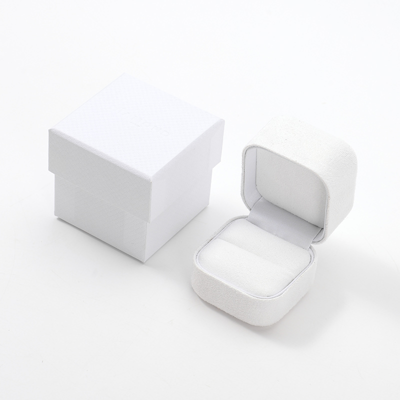 Custom logo White Leather Jewelry Box Ring Necklace Pendant Jewelry Packaging Box Fancy Paper Jewelry Box