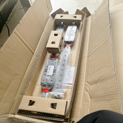 LM Guide X : HSR25LC2SSC1E+930LP-II