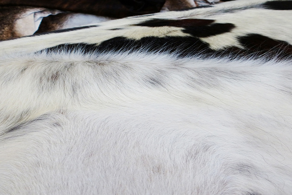 Ecofriendly Cowhides with hair on and Cow leathers,sheep skins