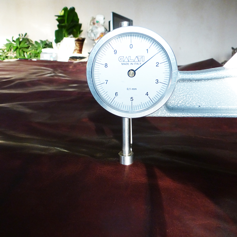 Full-grain Eco-friendly first layer Oil wax cow leather