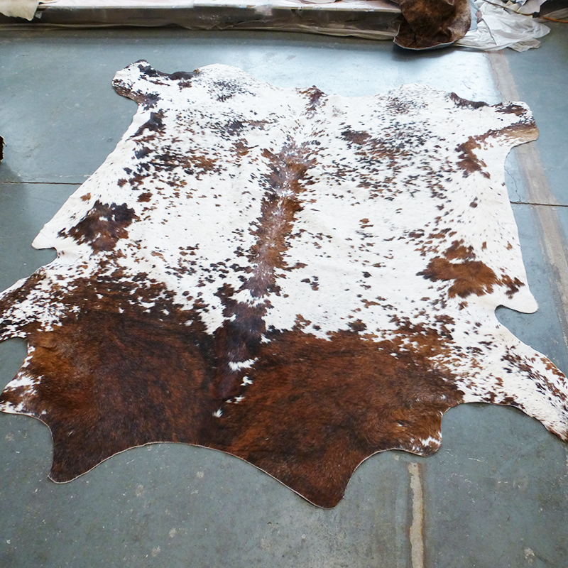 Wholesale Eco-friendly brown and white speckled cowhides