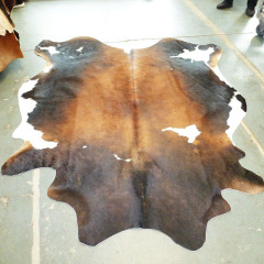 Wholesale Eco-friendly black and brown hair on cowhides