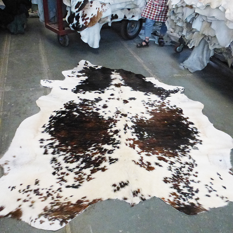 Wholesale Eco-friendly tricolor speckled cowhides