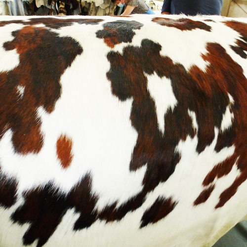 Wholesale Eco-friendly tricolor speckled cowhides