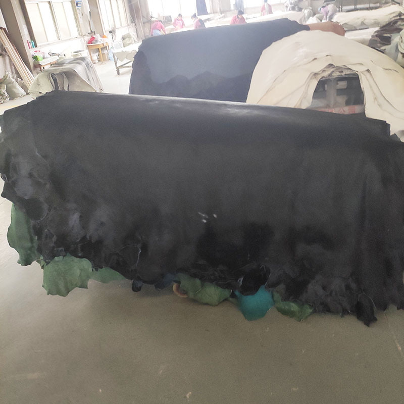 Wholesale Eco-friendly black dyed cowhides with hair on