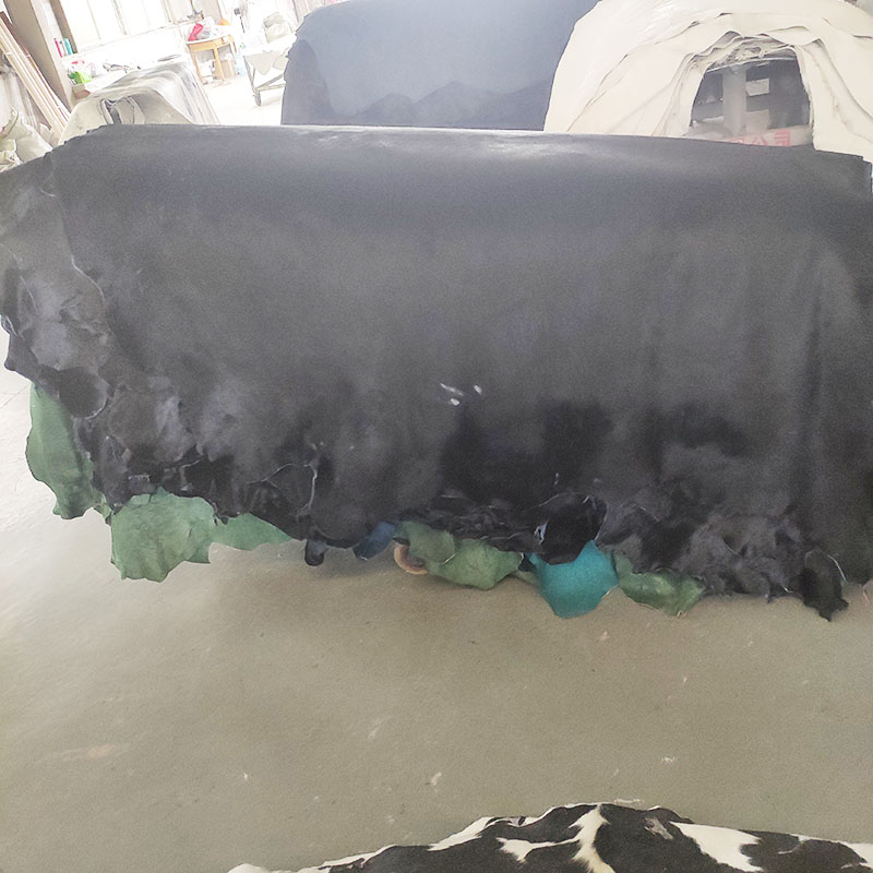 Wholesale Eco-friendly black dyed cowhides with hair on