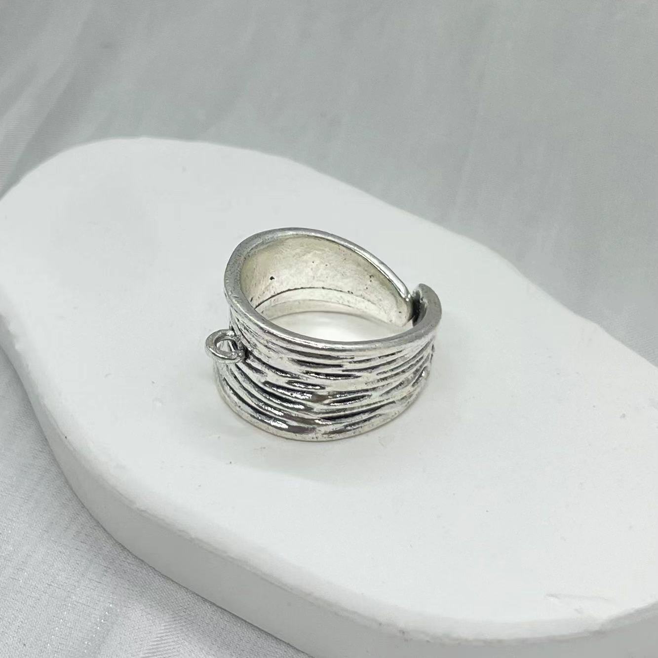 The hot model is a new retro old Thai silver craft ring classical women's model