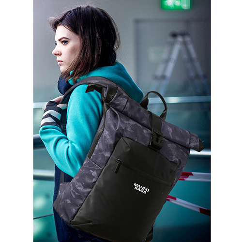 Daily backpack with expansion function