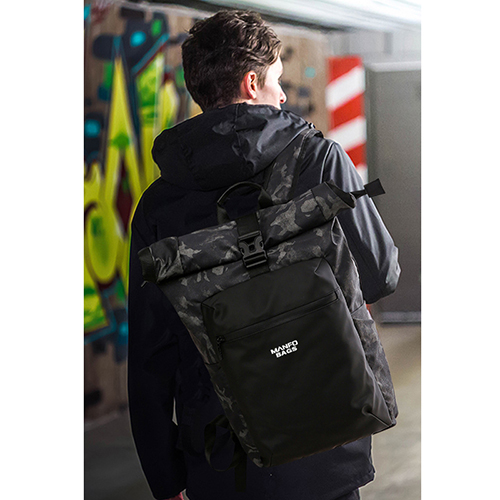 Daily backpack with expansion function