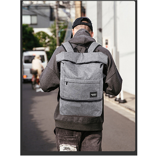 Daily backpack with expansion function
