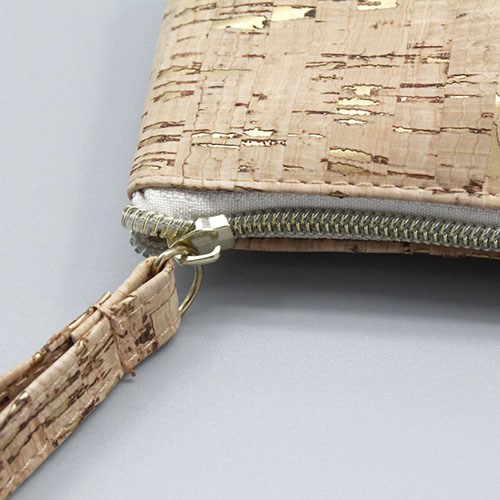 Cosmetic bag with wood grain pattern
