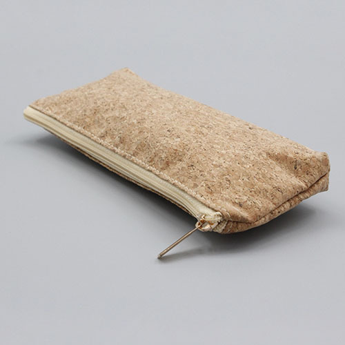Cosmetic bag with wood grain pattern