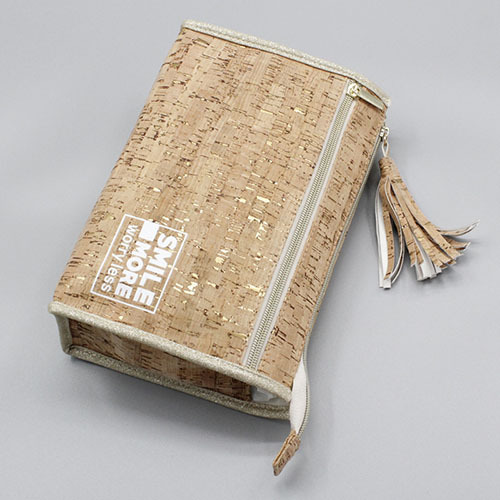 Cosmetic bag with wood grain pattern