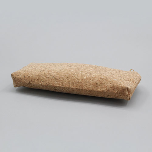 Cosmetic bag with wood grain pattern