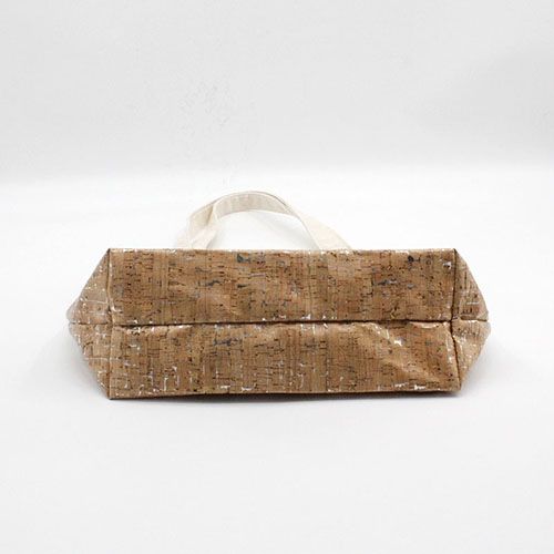 Tote bag with wood grain pattern