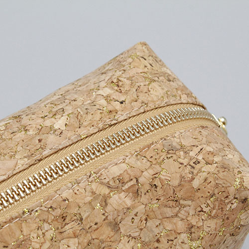 Cosmetic bag with wood grain pattern