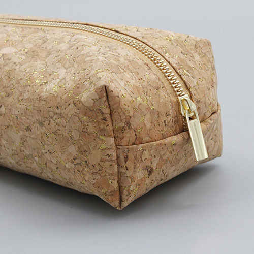 Cosmetic bag with wood grain pattern
