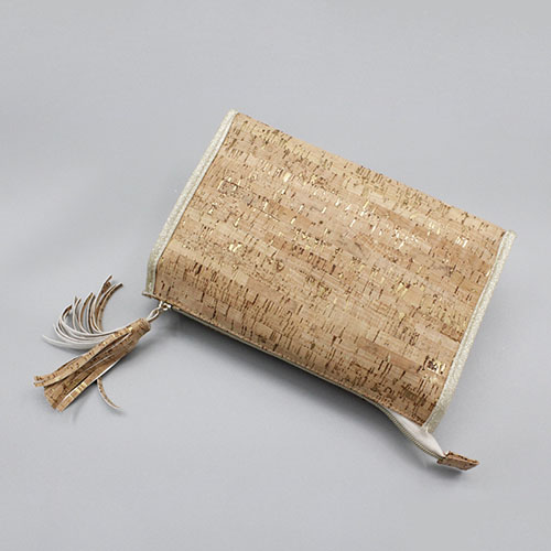 Cosmetic bag with wood grain pattern