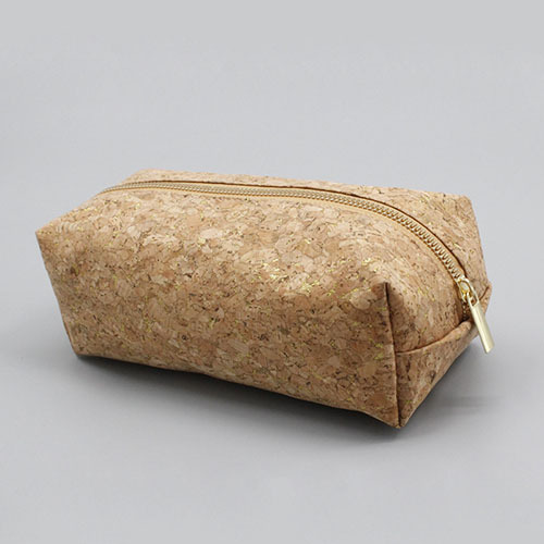 Cosmetic bag with wood grain pattern