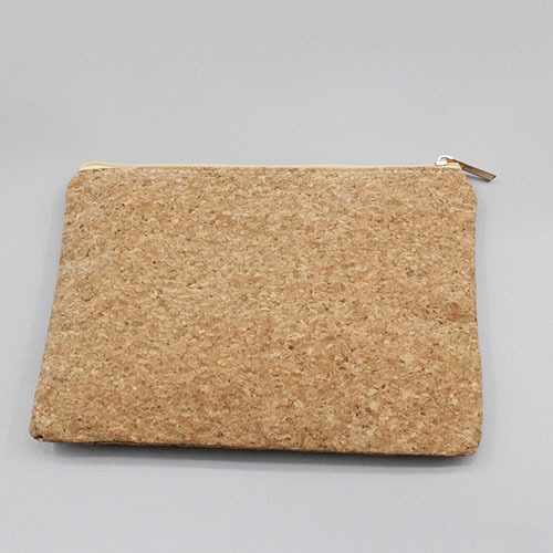 Cosmetic bag with wood grain pattern