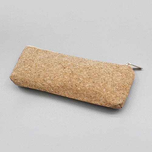 Cosmetic bag with wood grain pattern