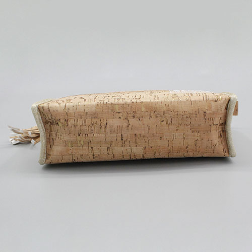 Cosmetic bag with wood grain pattern