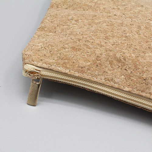 Cosmetic bag with wood grain pattern
