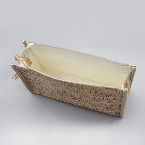 Cosmetic bag with wood grain pattern