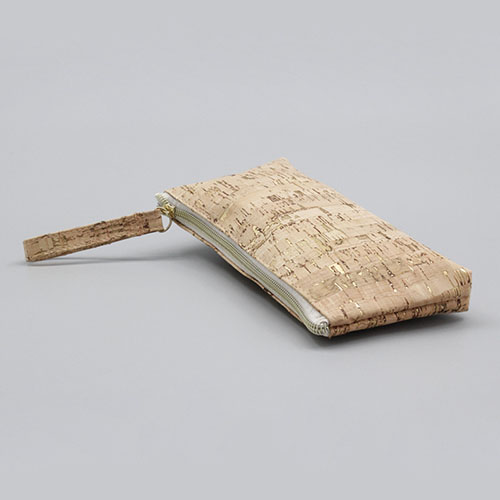 Cosmetic bag with wood grain pattern