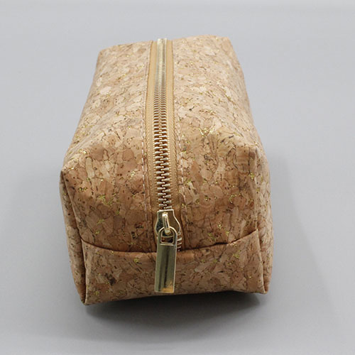 Cosmetic bag with wood grain pattern
