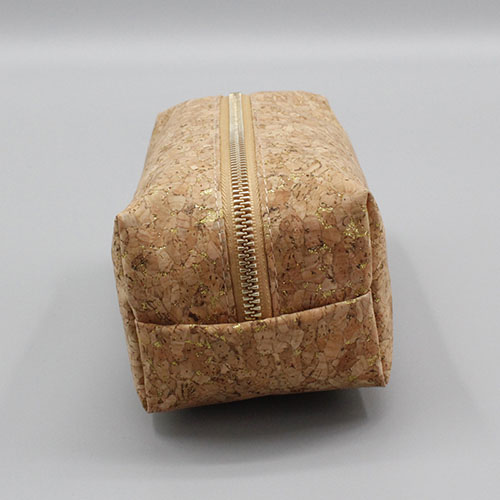 Cosmetic bag with wood grain pattern