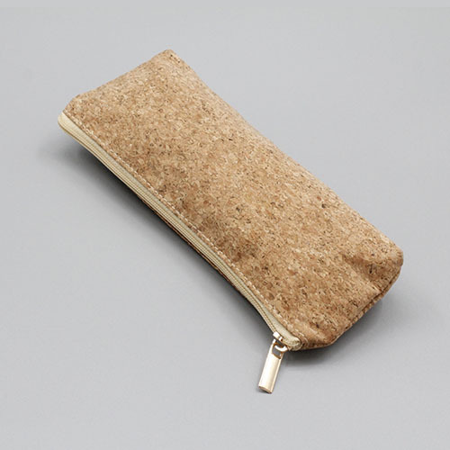 Cosmetic bag with wood grain pattern