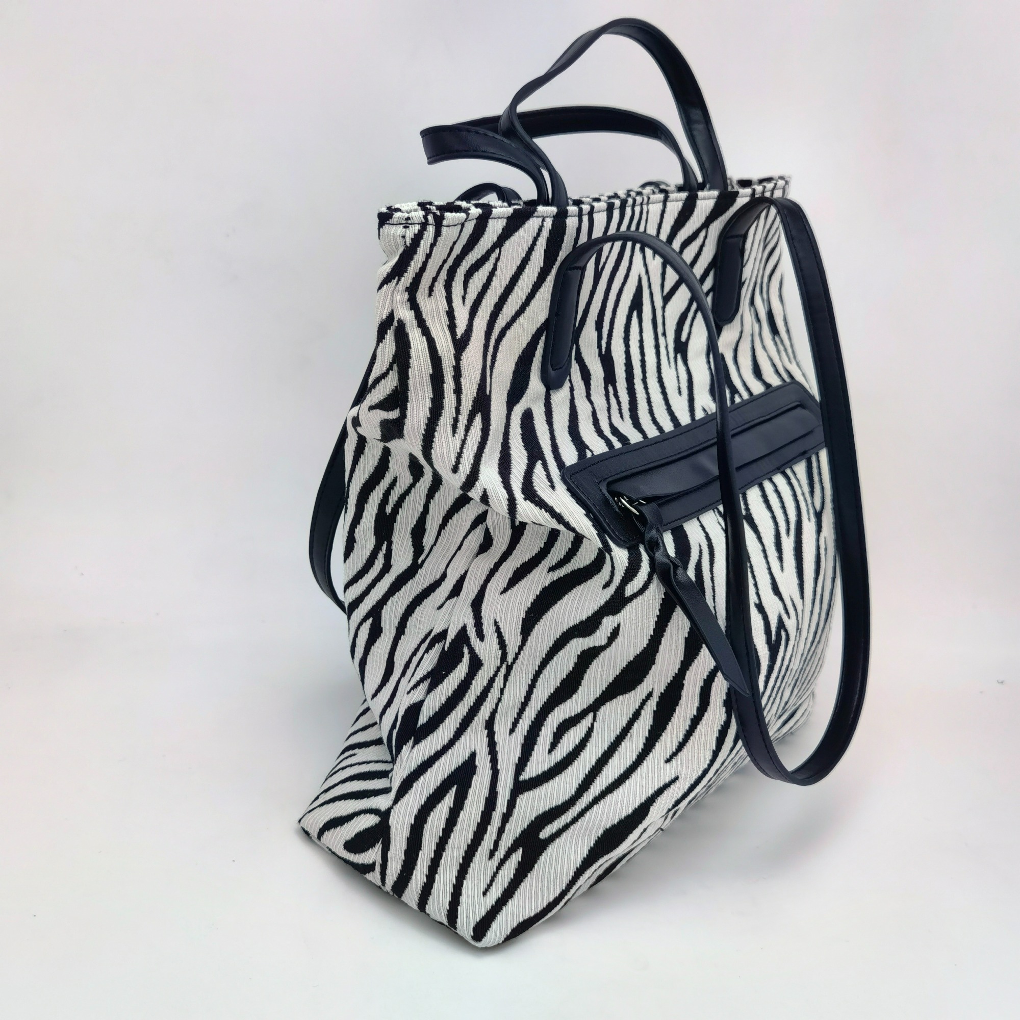 Fabric Animal Pattern Embroidery Shoulder Bag